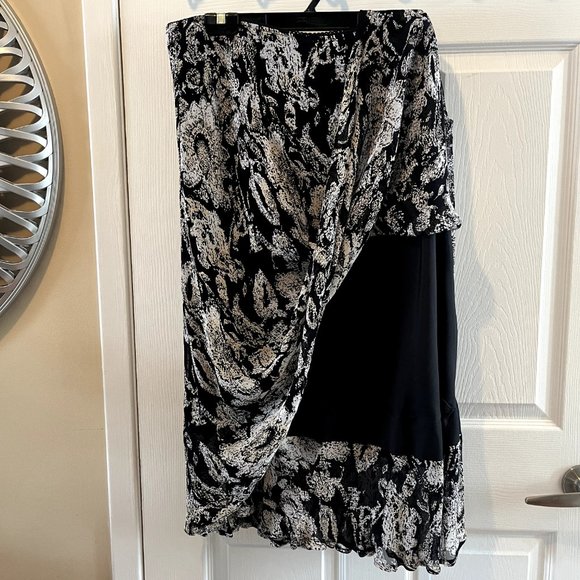 JL lined, flared skirt, black and white - Picture 4 of 4